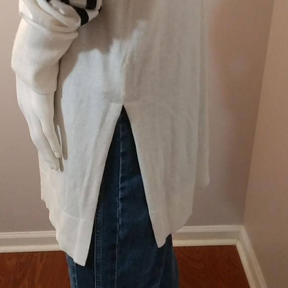 Halogen Cream & Black Striped Knit Long Sleeves Deep V Neck Women's Sweater Sz M - Picture 7 of 12